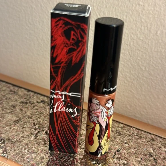MAC COSMETICS DISNEY VENOMOUS VILLAINS CRUELLA Lipglass Lipgloss NEW
